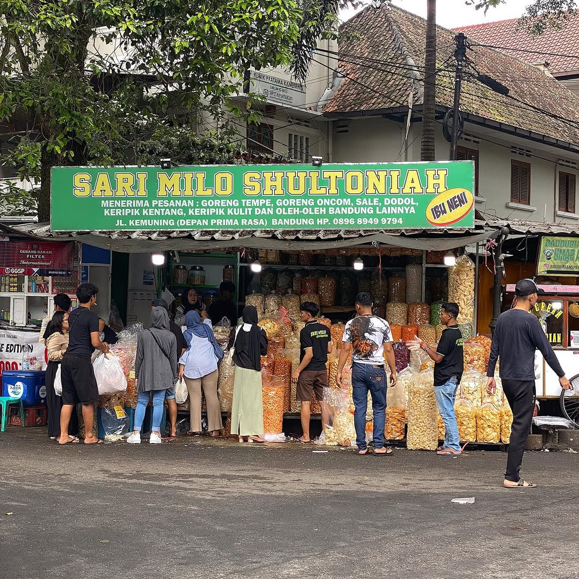 Suasana toko Sari Milo